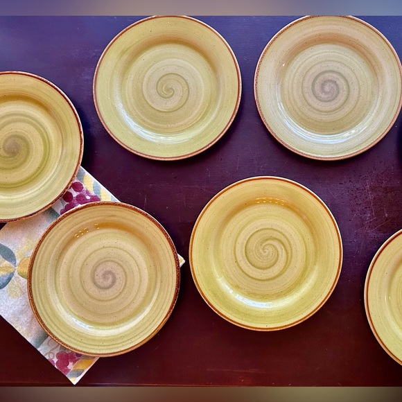 Set of 7 Thomson Pottery plates. - Picture 2 of 12